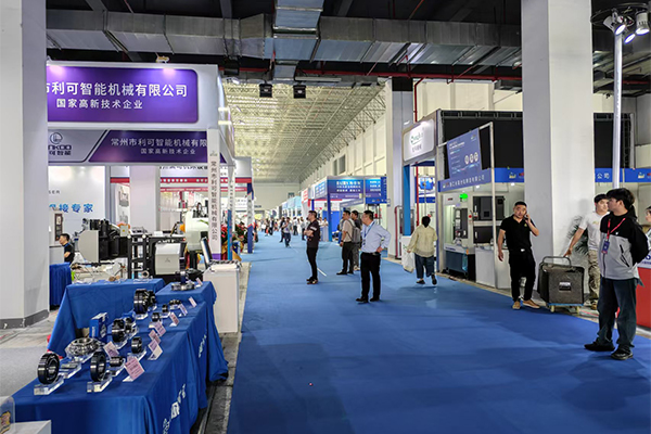 展会现场 /cxyq/20250414100019-Ft2oF43M0YJB0aFm8z_8fVzpQItH.jpg