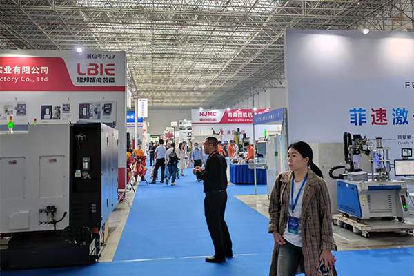 展会现场 /cxyq/20250414100024-FkVN4gnRuVpC0LW1QiJArTMDzaL_.jpg