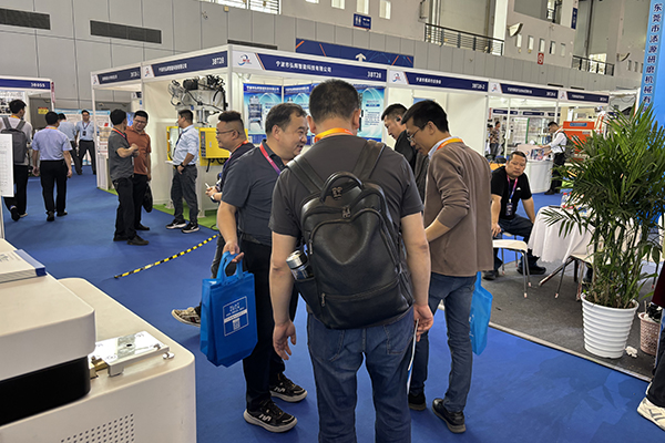 为嘉宾介绍我司优质产品 /cxyq/20250424114841-FoURhoIgf62cJlMxMfcnjX6SYUwG.jpg