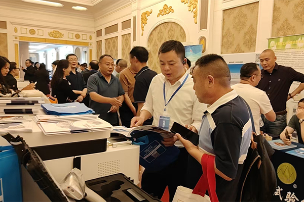 为嘉宾介绍我司优质产品 /cxyq/20250424115238-FiySN-tLyUhU8WxWtn5bSfLjhWZ8.jpg